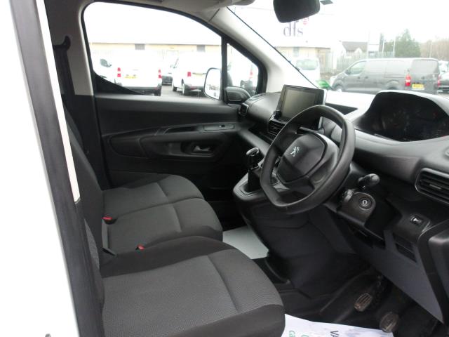 2021 Peugeot Partner 1000 1.5 Bluehdi 100 Professional Van (NV70PNK) Image 16