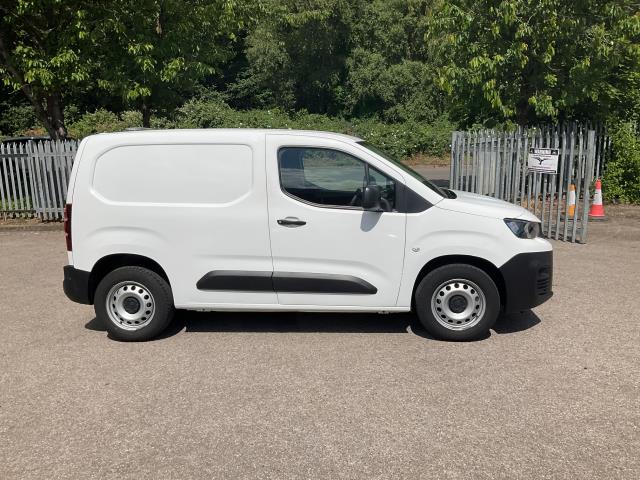 2021 Peugeot Partner 1000 1.5 Bluehdi 100 Grip Van (NV70SWY) Image 15