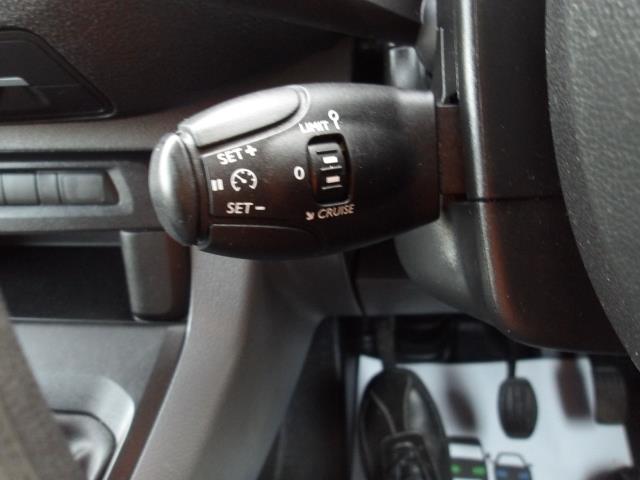 2021 Peugeot Expert 1400 2.0 Bluehdi 120 Professional Van (NV70TCZ) Image 32