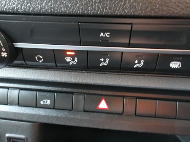 2021 Peugeot Expert 1400 2.0 Bluehdi 120 Professional Van (NV70TCZ) Image 31