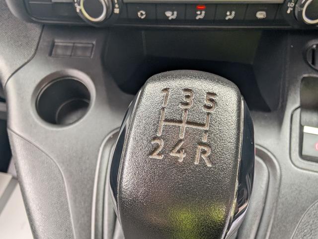 2021 Peugeot Partner 1000 1.5 Bluehdi 100 Professional Van *TV* (NV70TRZ) Image 27