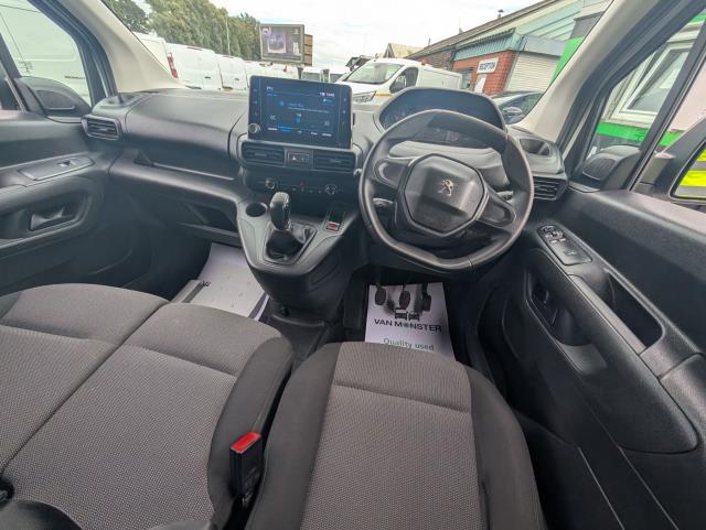 2021 Peugeot Partner 1000 1.5 Bluehdi 100 Professional Van *TV* (NV70TRZ) Image 17