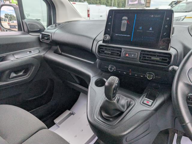 2021 Peugeot Partner 1000 1.5 Bluehdi 100 Professional Van *TV* (NV70TRZ) Image 28