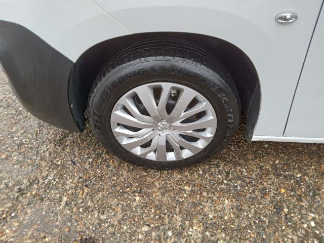 2021 Peugeot Partner 850 1.5 Bluehdi 100 Professional Crew Van *SPEED LIMITER 70 MPH* (NV70UJA) Image 34