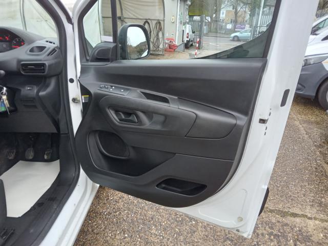 2021 Peugeot Partner 850 1.5 Bluehdi 100 Professional Crew Van *SPEED LIMITER 70 MPH* (NV70UJA) Image 27