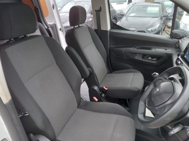 2021 Peugeot Partner 850 1.5 Bluehdi 100 Professional Crew Van *SPEED LIMITER 70 MPH* (NV70UJA) Image 24