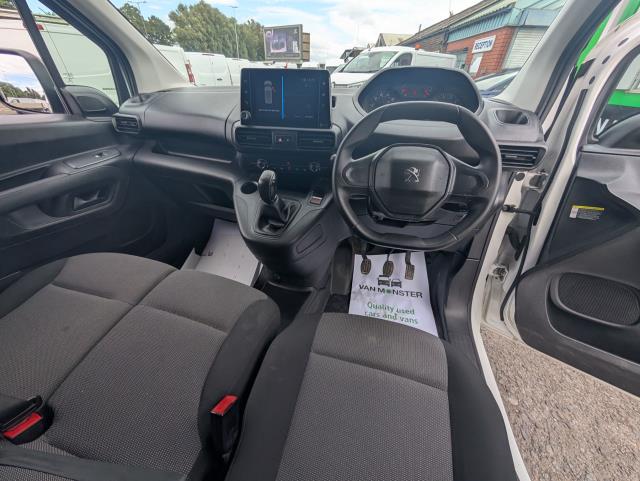 2021 Peugeot Partner 1000 1.5 Bluehdi 100 Professional Van (NV70USJ) Image 18