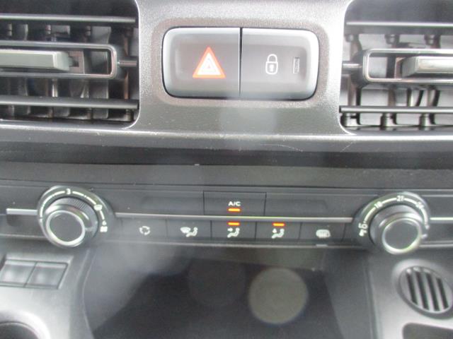 2021 Peugeot Partner 1000 1.5 Bluehdi 100 Professional Van (NV70VNF) Image 22