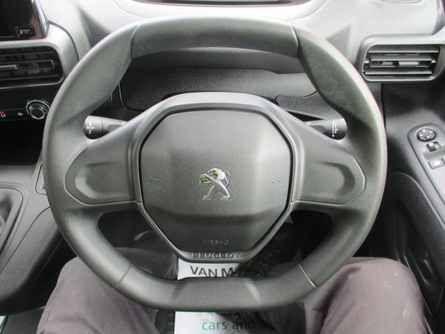 2021 Peugeot Partner 1000 1.5 Bluehdi 100 Professional Van (NV70VNF) Image 14