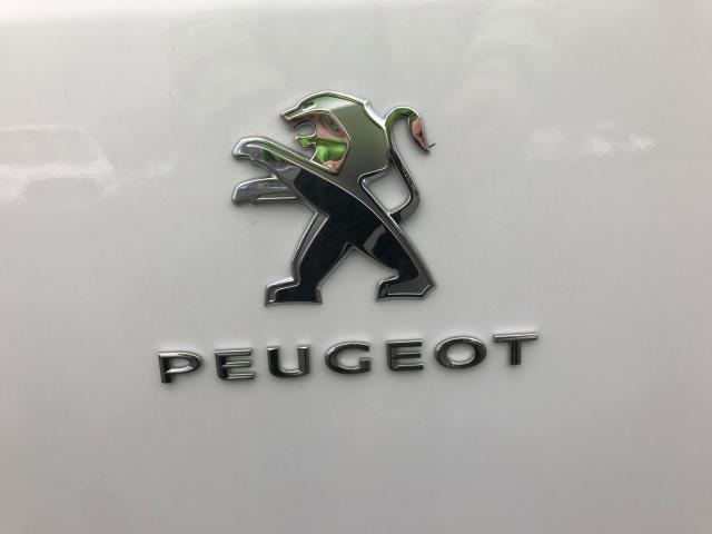 2021 Peugeot Partner 1000 1.5 Bluehdi 100 Professional Van (NV70VUX) Image 20