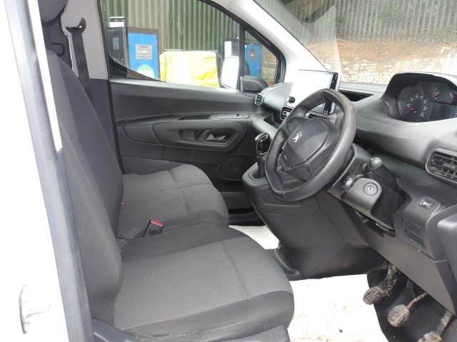 2021 Peugeot Partner 1000 1.5 Bluehdi 100 Professional Van (NV70VXX) Image 19