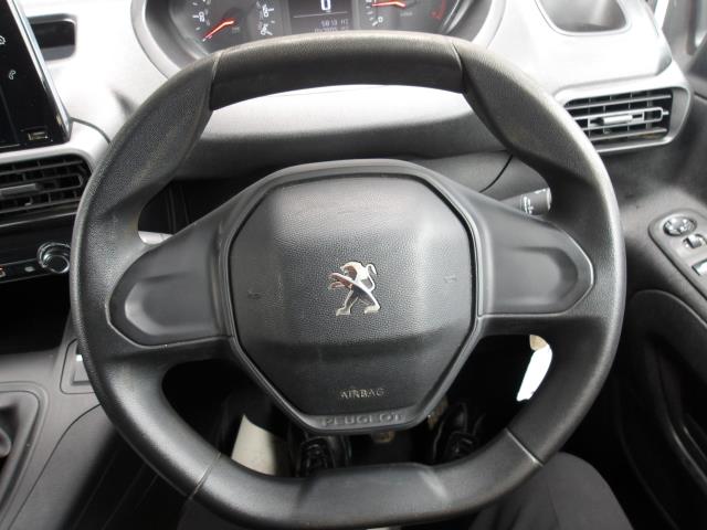 2021 Peugeot Partner 1000 1.5 Bluehdi 100 Professional Van (NV70VXX) Image 22