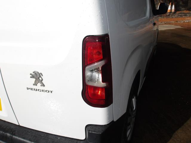 2021 Peugeot Partner 1000 1.5 Bluehdi 100 Professional Van (NV70VXX) Image 8