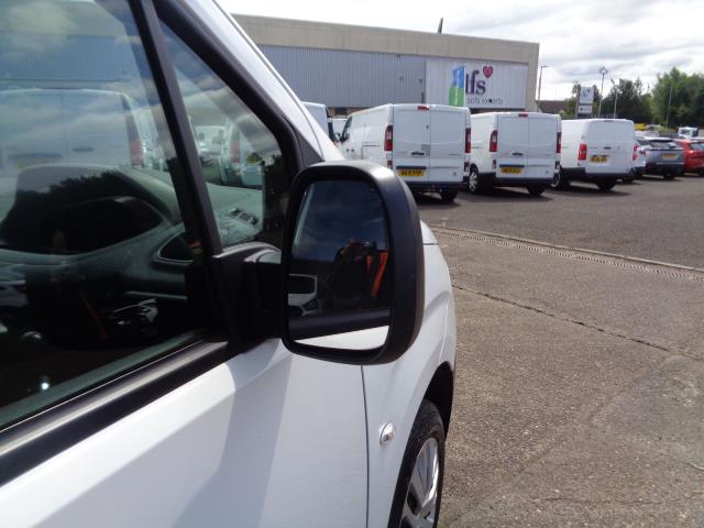2021 Peugeot Partner 1000 1.5 Bluehdi 100 Professional Van (NV70VYD) Image 11