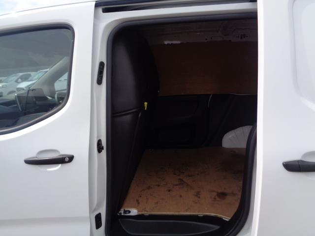2021 Peugeot Partner 1000 1.5 Bluehdi 100 Professional Van (NV70VYD) Image 18