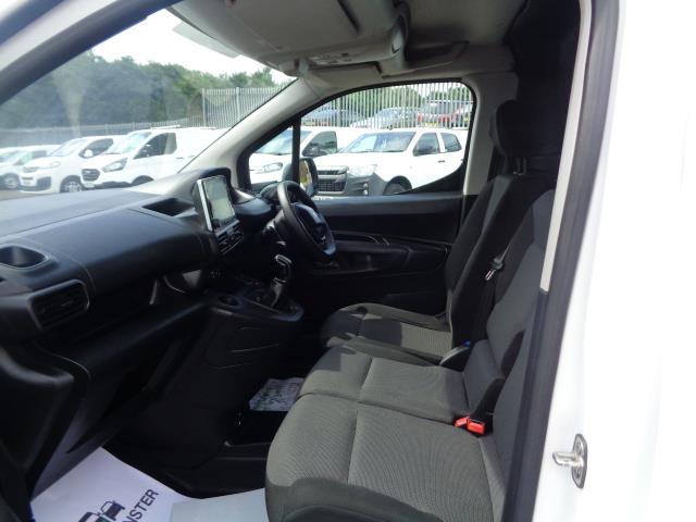 2021 Peugeot Partner 1000 1.5 Bluehdi 100 Professional Van (NV70VYD) Image 17
