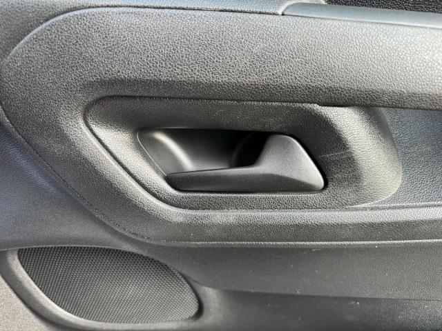 2021 Peugeot Partner 1000 1.5 Bluehdi 100 Professional Van (NV70VYO) Image 20