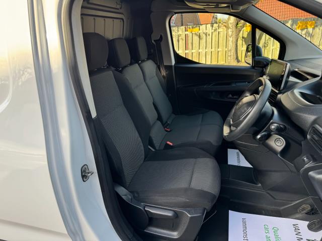 2021 Peugeot Partner 1000 1.5 Bluehdi 100 Professional Van (NV70VYO) Image 16