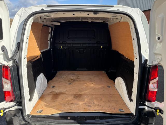 2021 Peugeot Partner 1000 1.5 Bluehdi 100 Professional Van (NV70VYO) Image 42