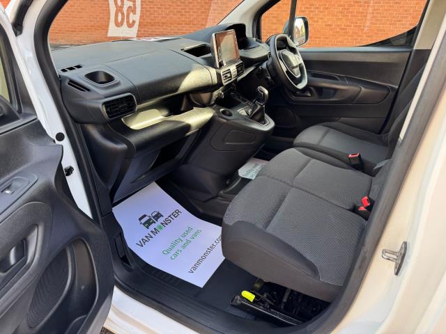 2021 Peugeot Partner 1000 1.5 Bluehdi 100 Professional Van (NV70VYO) Image 28