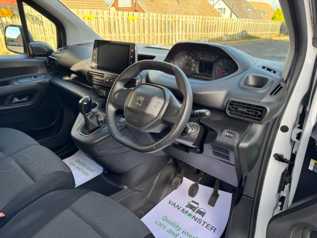 2021 Peugeot Partner 1000 1.5 Bluehdi 100 Professional Van (NV70VYO) Image 14