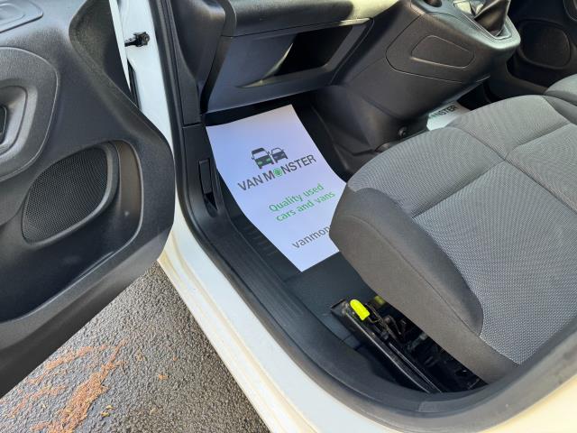 2021 Peugeot Partner 1000 1.5 Bluehdi 100 Professional Van (NV70VYO) Image 32