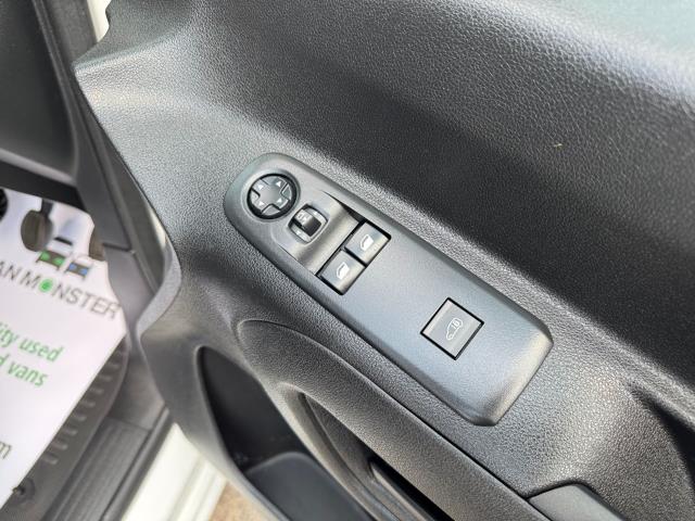 2021 Peugeot Partner 1000 1.5 Bluehdi 100 Professional Van EURO 6 (NV70VZN) Image 19