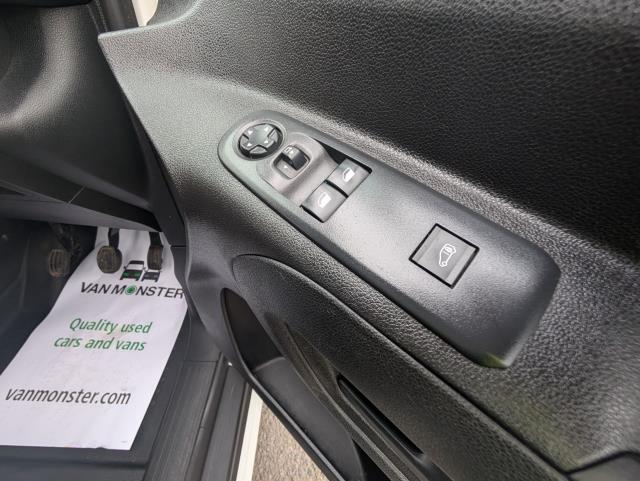 2021 Peugeot Partner 1000 1.5 Bluehdi 100 Professional Van (NV70WOX) Image 17