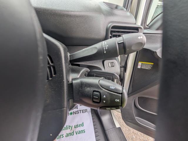 2021 Peugeot Partner 1000 1.5 Bluehdi 100 Professional Van (NV70WOX) Image 18