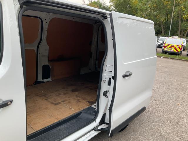 2021 Peugeot Expert 1200 1.5 Bluehdi 100 Professional Van (NV71CUH) Image 8