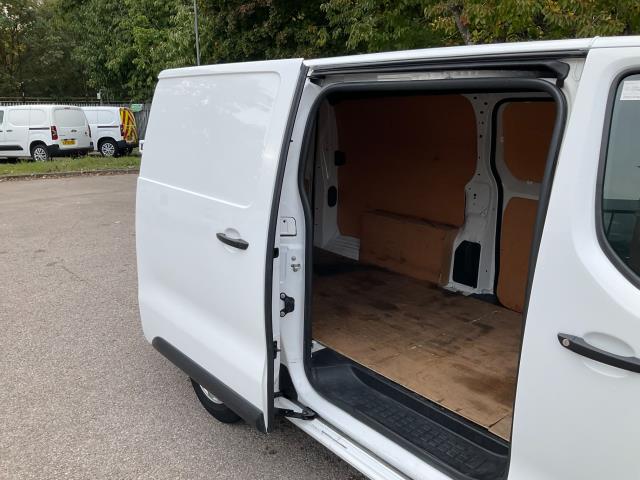 2021 Peugeot Expert 1200 1.5 Bluehdi 100 Professional Van (NV71CUH) Image 16
