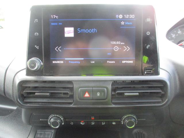 2021 Peugeot Partner 950 1.5 Bluehdi 100 Professional Premium Van (NV71DTO) Image 19