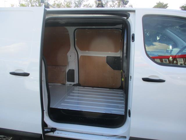 2021 Peugeot Expert 1400 2.0 Bluehdi 145 Professional Premium Van (NV71DXZ) Image 32