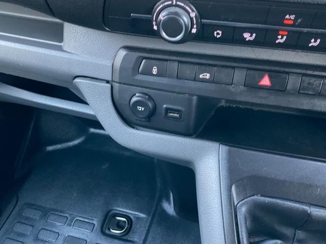 2021 Peugeot Expert 1400 2.0 Bluehdi 145 Professional Premium Van (NV71EWL) Image 27