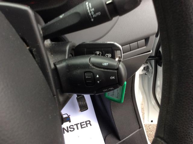 2021 Peugeot Expert 1000 1.5 Bluehdi 100 Professional Van (NV71FLR) Image 32