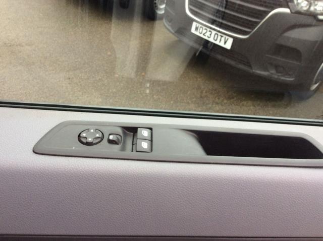 2021 Peugeot Expert 1000 1.5 Bluehdi 100 Professional Van (NV71FLR) Image 36