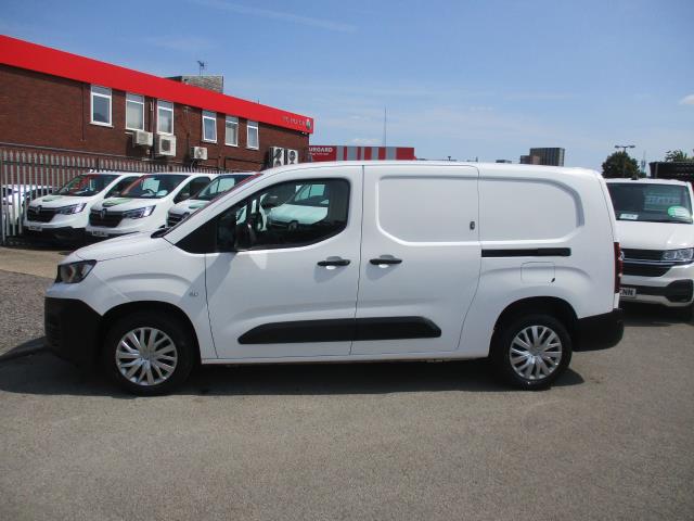 2021 Peugeot Partner 950 1.5 Bluehdi 100 Professional Premium Van (NV71HRA) Image 8