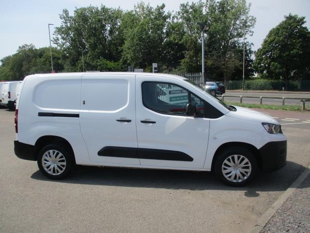 2021 Peugeot Partner 950 1.5 Bluehdi 100 Professional Premium Van (NV71HRA) Image 3