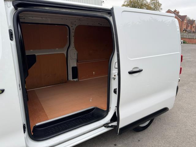 2021 Peugeot Expert 1200 1.5 Bluehdi 100 Professional Van Euro 6 (NV71HYG) Image 42