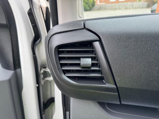 2021 Peugeot Expert 1200 1.5 Bluehdi 100 Professional Van Euro 6 (NV71HYG) Image 39