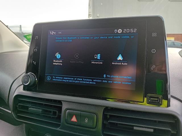 2022 Peugeot Partner L2 950 1.5BLUE HDI 100PS PROFESSIONAL PREMIUM EURO 6 (NV71KNG) Image 32