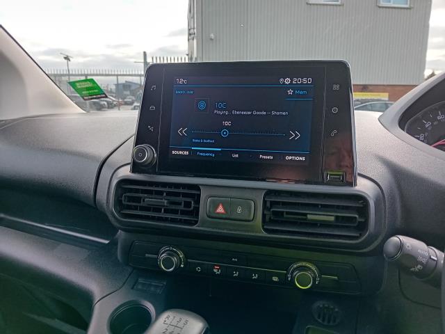 2022 Peugeot Partner L2 950 1.5BLUE HDI 100PS PROFESSIONAL PREMIUM EURO 6 (NV71KNG) Image 14