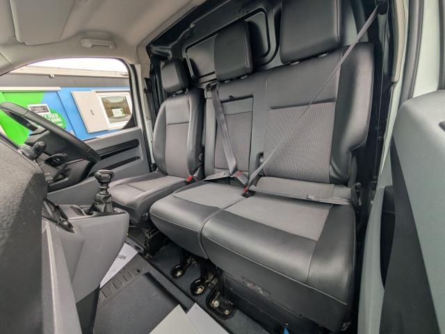 2021 Peugeot Expert 1400 2.0 Bluehdi 145 Professional Premium Van (NV71LDY) Image 18