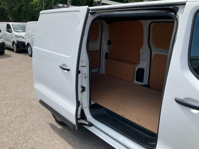 2021 Peugeot Expert 1000 1.5 Bluehdi 100 Professional Van (NV71OMW) Image 16
