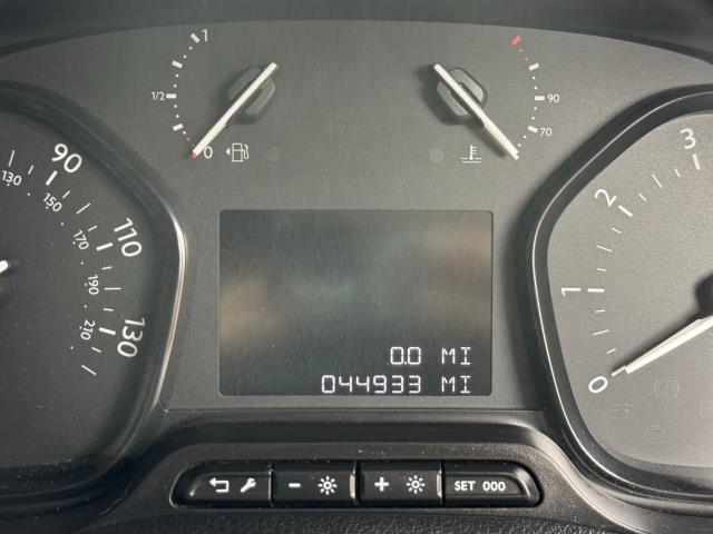 2022 Peugeot Expert 1000 1.5 Bluehdi 100 Professional Premium Van (NV71PGY) Image 12