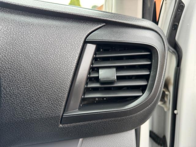 2022 Peugeot Expert 1000 1.5 Bluehdi 100 Professional Premium Van (NV71PGY) Image 25