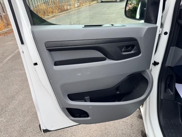 2022 Peugeot Expert 1000 1.5 Bluehdi 100 Professional Premium Van (NV71PGY) Image 37