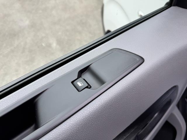 2022 Peugeot Expert 1000 1.5 Bluehdi 100 Professional Premium Van (NV71PGY) Image 38