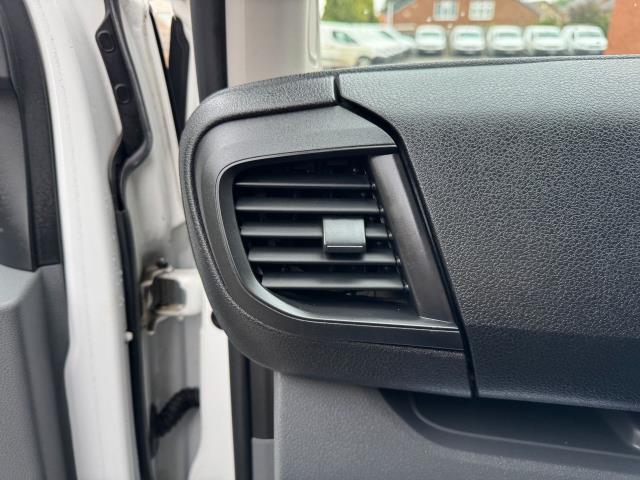 2022 Peugeot Expert 1000 1.5 Bluehdi 100 Professional Premium Van (NV71PGY) Image 41