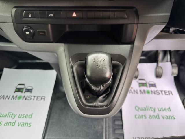 2022 Peugeot Expert 1000 1.5 Bluehdi 100 Professional Premium Van (NV71PGY) Image 30